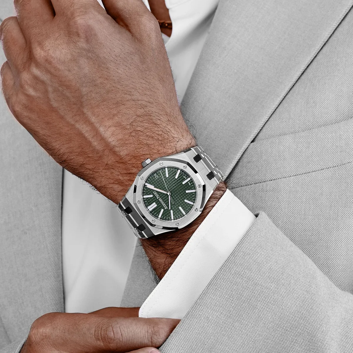 Audemars Piguet Royal Oak 3285 V3 – Swiss Super Clone 15510ST.OO.1320ST.09 Stainless Steel Green Dial (2025) — photo 3 of 11