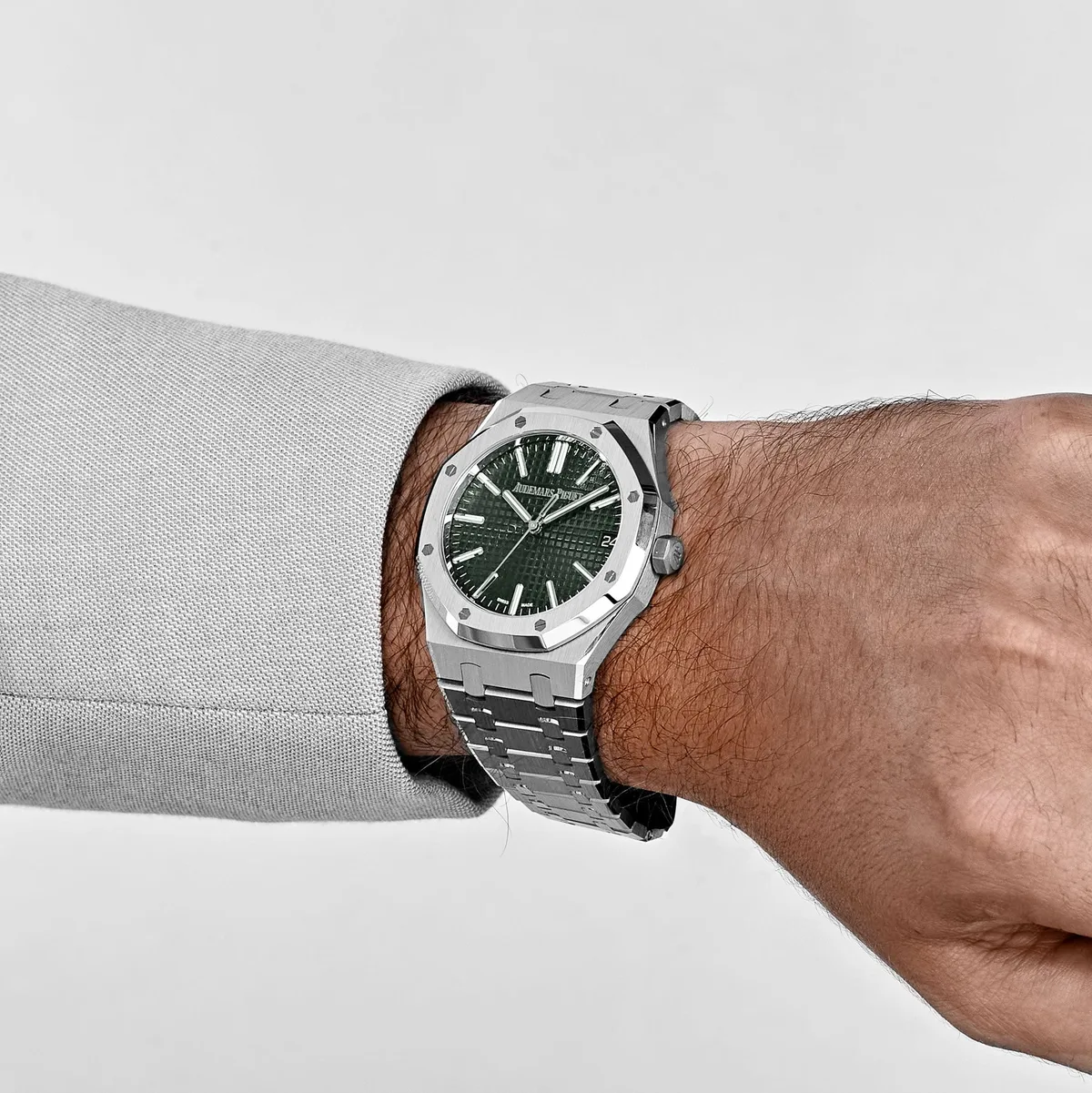 Audemars Piguet Royal Oak 3285 V3 – Swiss Super Clone 15510ST.OO.1320ST.09 Stainless Steel Green Dial (2025) — photo 2 of 11
