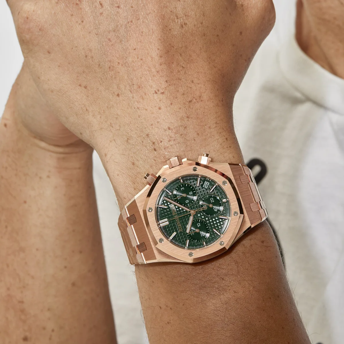 Audemars Piguet Royal Oak Super Clone 26240OR.OO.1320OR.04 Chronograph '50th Anniversary' Rose Gold Khaki Green Dial (2022) Swiss 3285 Movement — photo 2 of 12