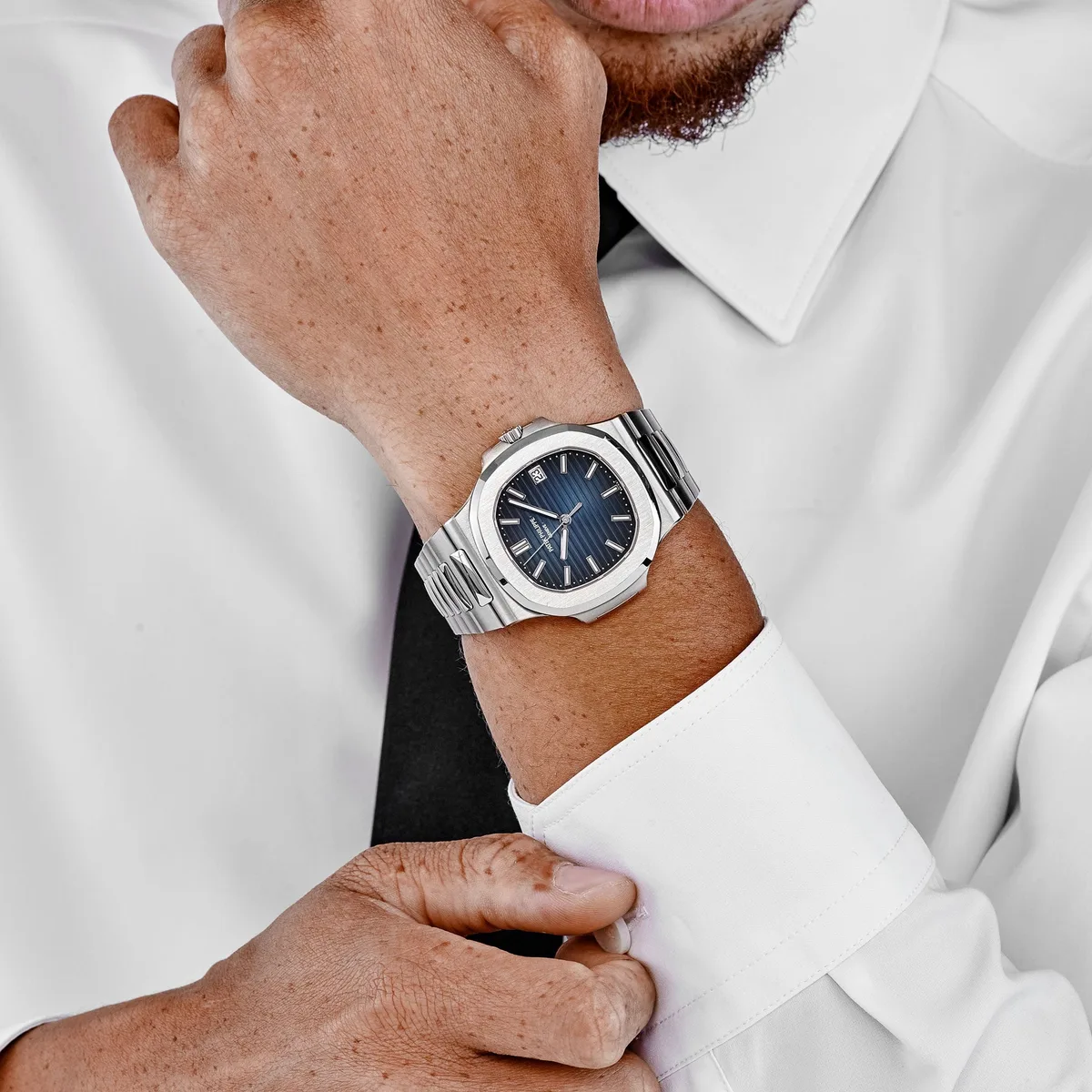 Patek Philippe Nautilus 5811/1G-001 White Gold Blue Dial (2025) — photo 3 of 8