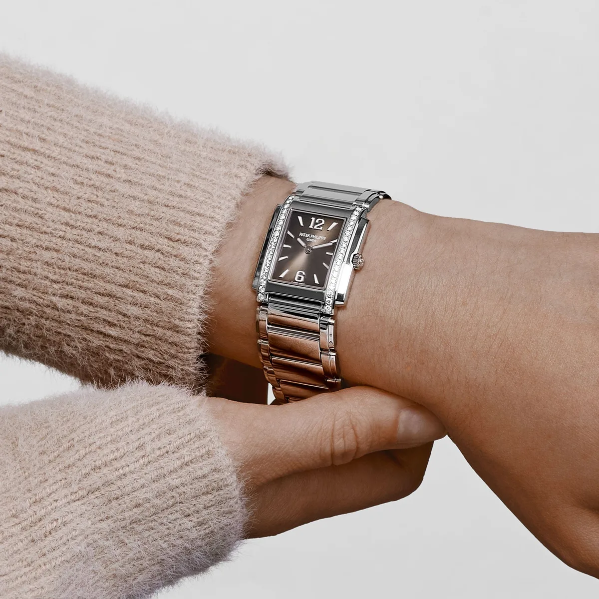 Patek Philippe Twenty-4 4910/1200A-010 'Ladies' Stainless Steel Gray Dial Diamond Bezel Quartz (2024) — photo 2 of 12