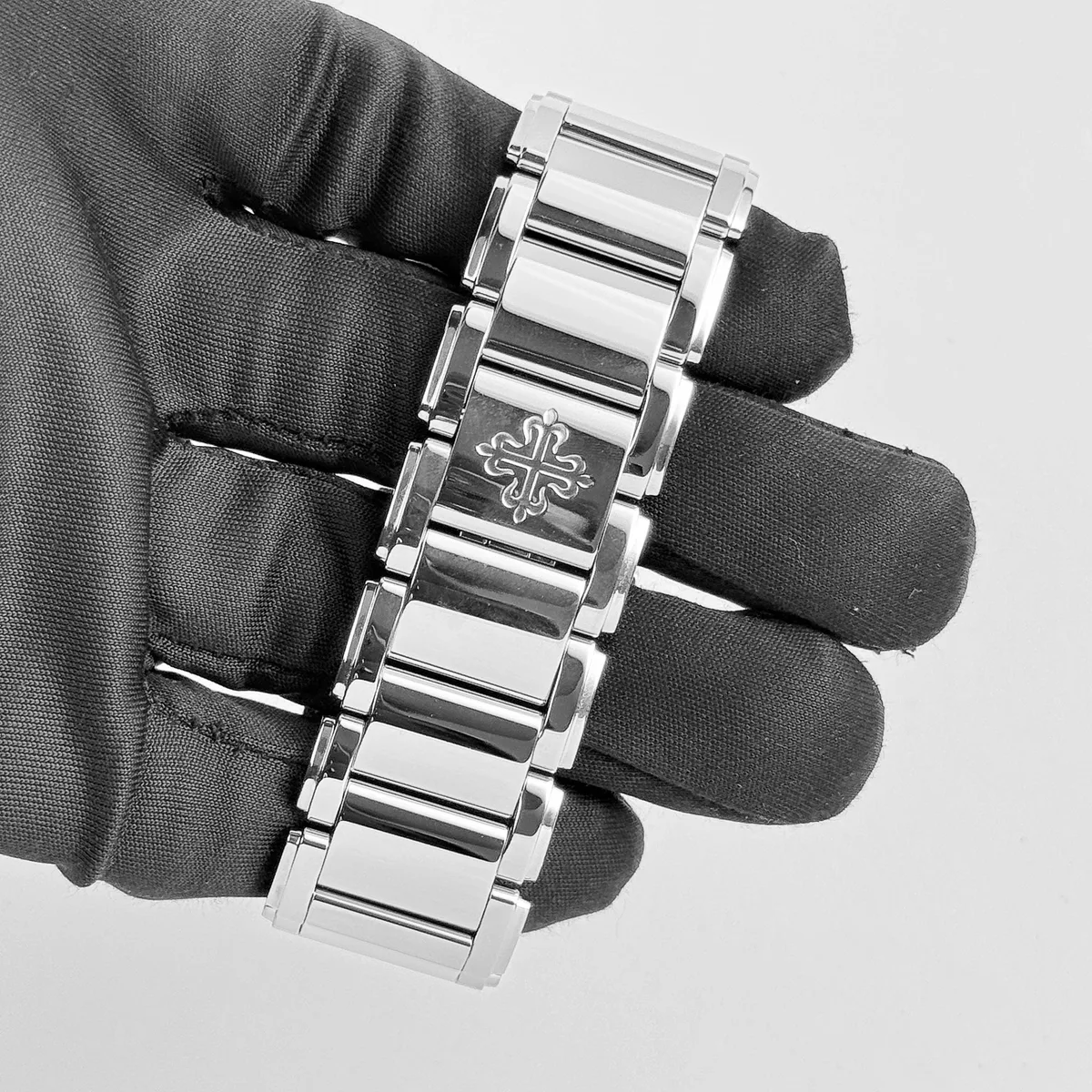 Patek Philippe Twenty-4 4910/1200A-010 'Ladies' Stainless Steel Gray Dial Diamond Bezel Quartz (2024) — photo 11 of 12