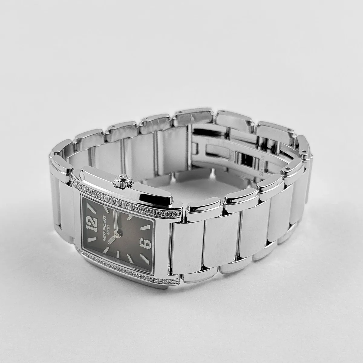 Patek Philippe Twenty-4 4910/1200A-010 'Ladies' Stainless Steel Gray Dial Diamond Bezel Quartz (2024) — photo 4 of 12