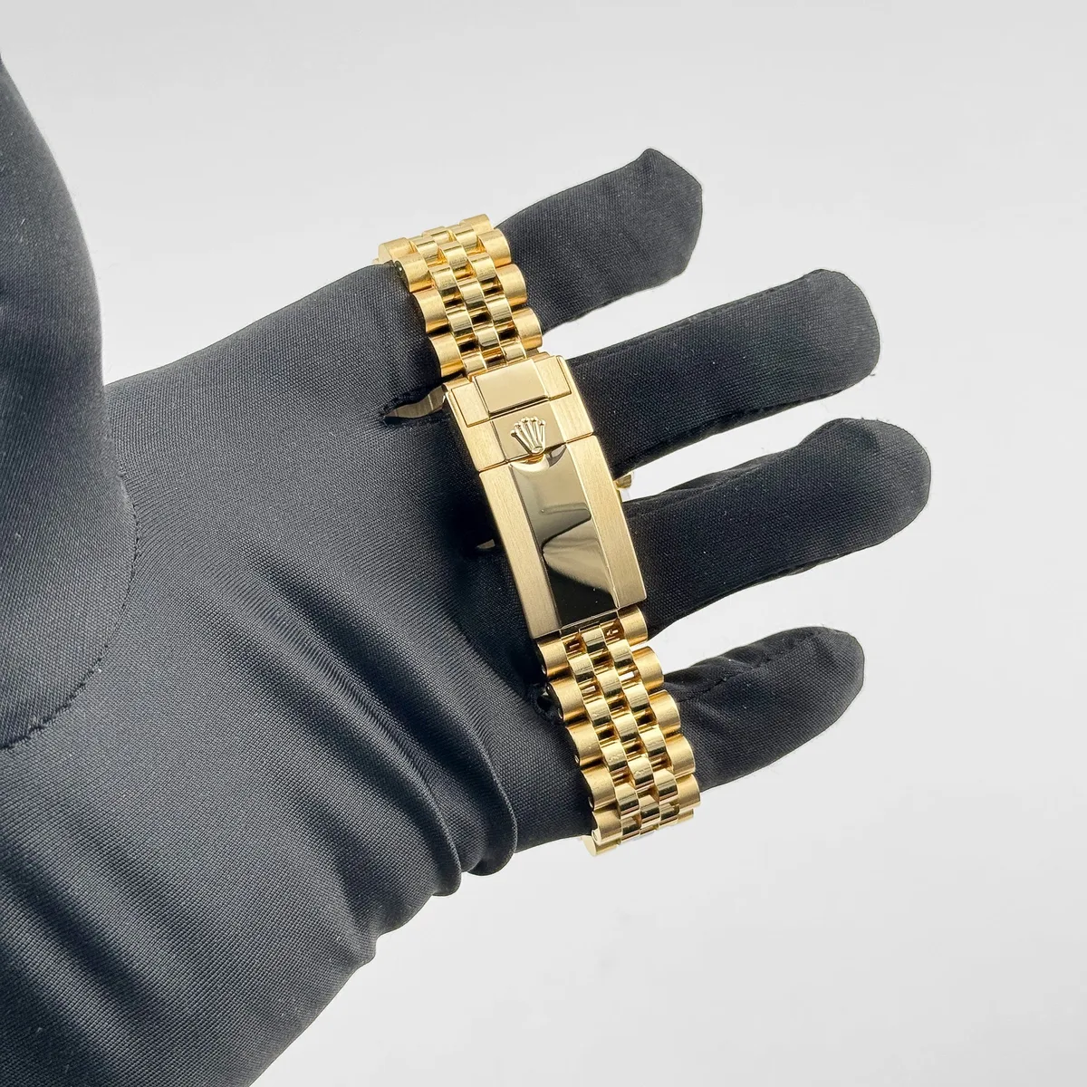 Rolex GMT-Master II 3285 V3 – Swiss Super Clone 126718GRNR Yellow Gold Black Dial Jubilee (2023) — photo 11 of 12