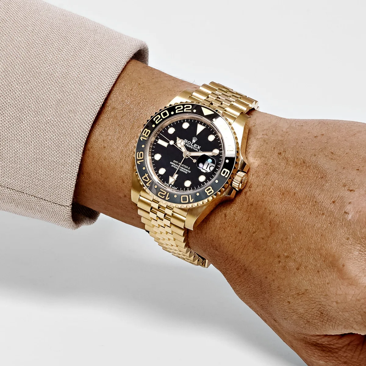 Rolex GMT-Master II 3285 V3 – Swiss Super Clone 126718GRNR Yellow Gold Black Dial Jubilee (2023) — photo 2 of 12